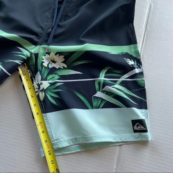 Quick Silver Short Size 36 Surf WaterMan - Picture 15 of 15